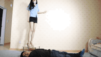 疯狂剁脸第一部足控资源网|爱秀美图