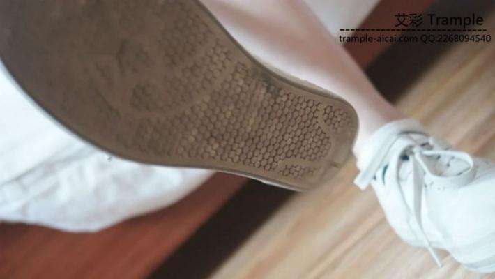 某工商大一两女学生帆布鞋的初次踩踏足控资源网|爱秀美图