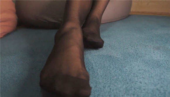 前台文员 雯雯的初次拍摄足控资源网|爱秀美图