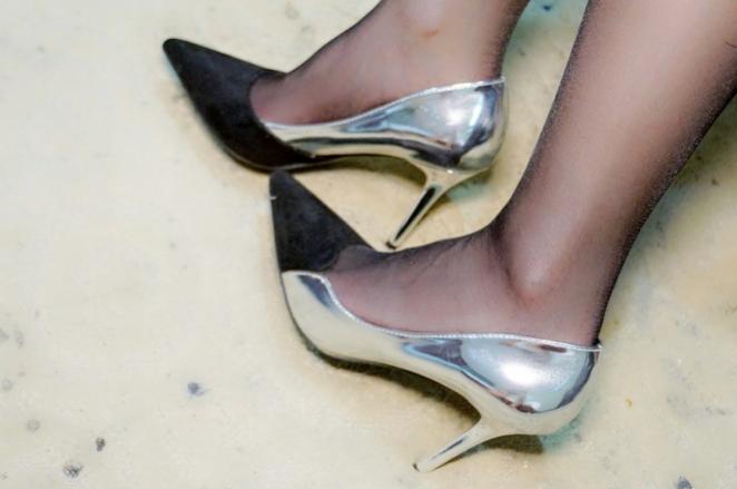 美诺女主在卫生间对贱奴的踩踏喂食足控资源网|爱秀美图