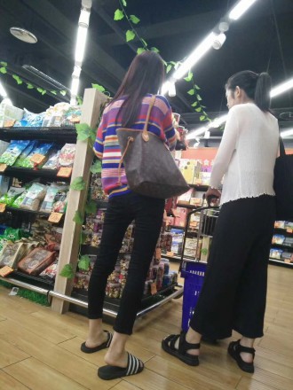 院校细巧娇小型美女的初次踩踏足控资源网|爱秀美图