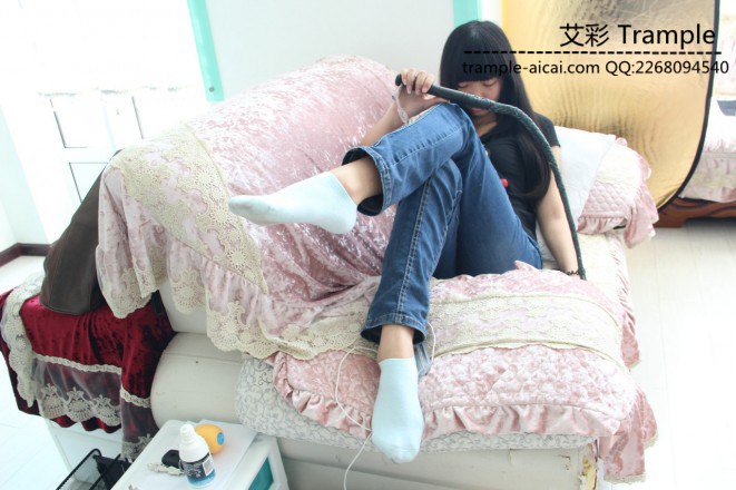 【冰时代】极品嫩模小玉 脏帆布鞋臭袜子羞辱足控资源网|爱秀美图