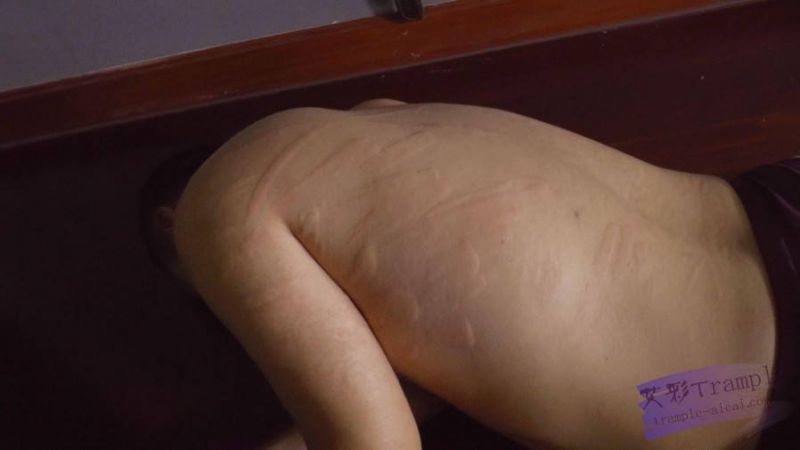 柳柳暴怒-踢裆-鞭挞-耳光