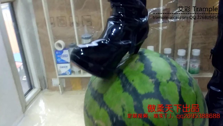 长筒帆布加高跟踩香蕉和西瓜足控资源网|爱秀美图