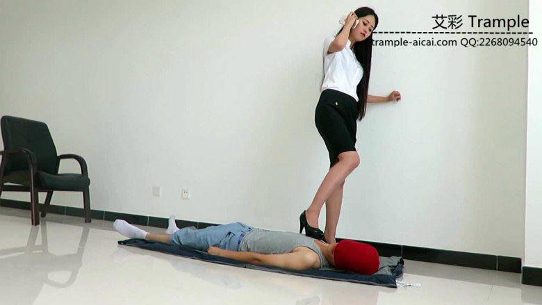 老师天依女主高跟踩贱狗！足控资源网|爱秀美图