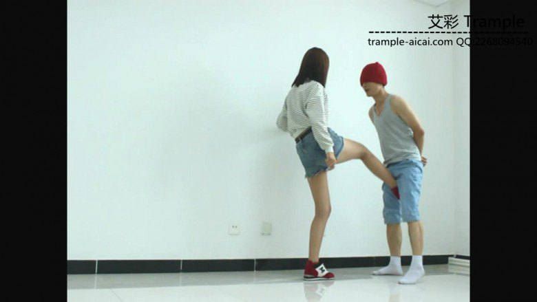 甜美媛媛主暴打小流氓，踢裆，踹肋骨流氓满地打滚！足控资源网|爱秀美图