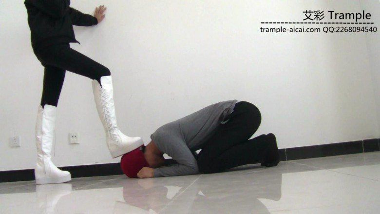 00后天使女主长靴踢蛋、膝顶肚腹下体！足控资源网|爱秀美图