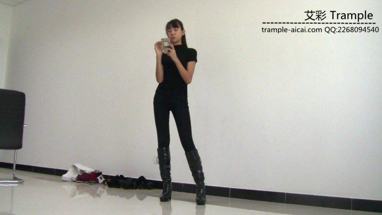 00后天使女主皮靴骑乘贱狗爆踢肋骨全体重踩！足控资源网|爱秀美图