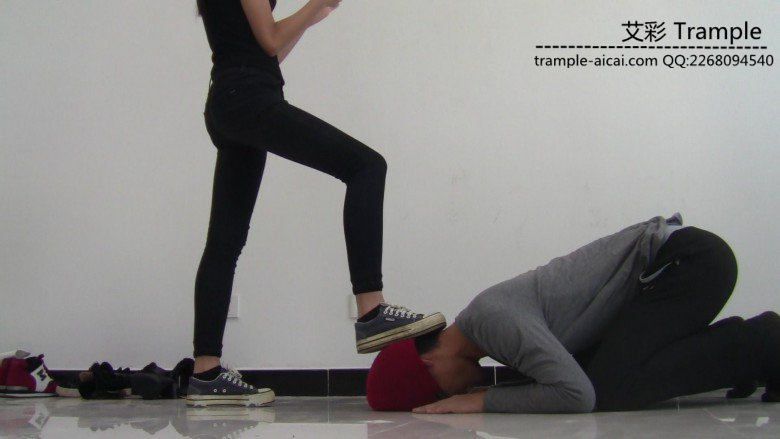 00后天使女主暴打贱狗踢裆膝顶！足控资源网|爱秀美图