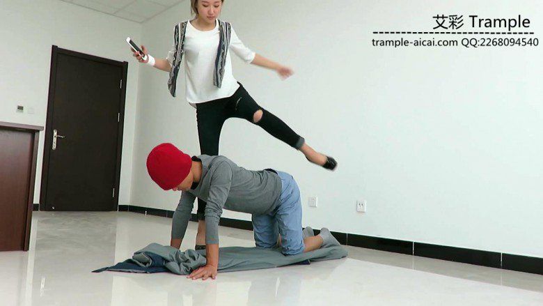 冰冰女主跨步羞辱骑乘贱狗！足控资源网|爱秀美图