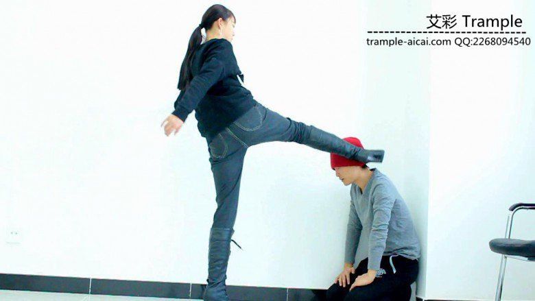 00后天使女主长靴踢踹，扇耳光，堵墙角暴打贱狗！足控资源网|爱秀美图