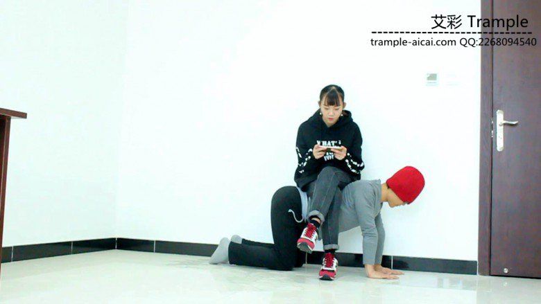 00后天使女主调教贱狗磕头跪拜！足控资源网|爱秀美图