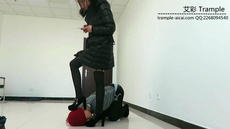 闻舔甜美媛媛女主性感高跟，女主高跟遛狗！足控资源网|爱秀美图