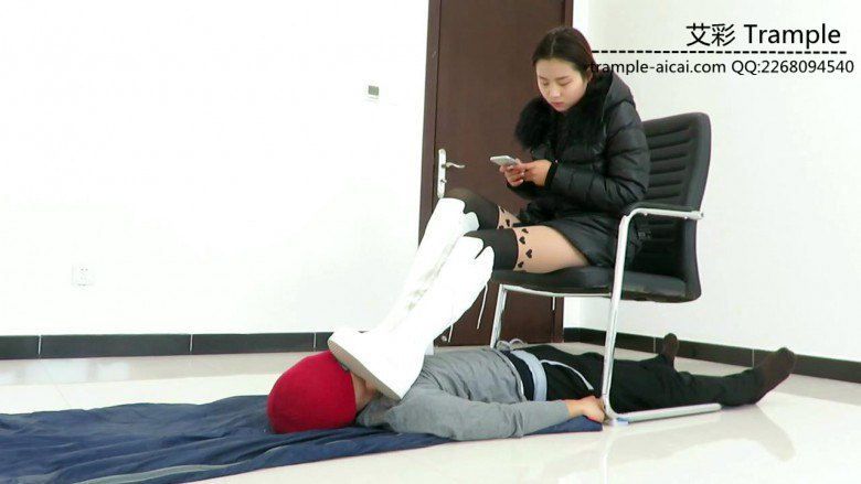 甜美媛媛女主长靴虐奴丝袜踩脸踩嘴揉搓！足控资源网|爱秀美图