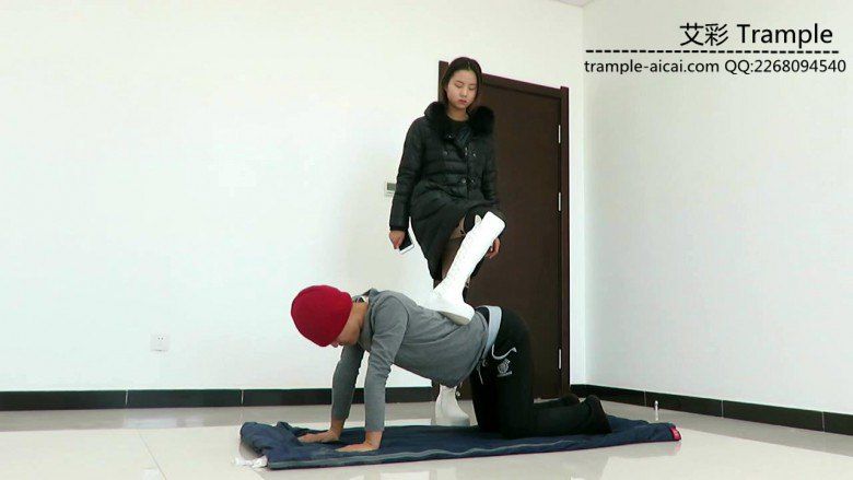 甜美媛媛女主白靴子调教马奴骑乘虐踩！足控资源网|爱秀美图