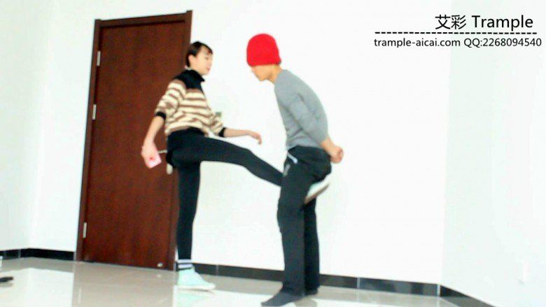 00天使女帆布鞋踢裆踩头羞辱！足控资源网|爱秀美图