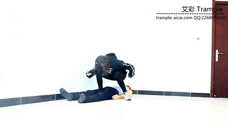 00后天使女主坐脸弄贱狗下体！足控资源网|爱秀美图