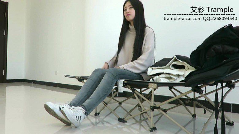 超漂亮老师天依女主棉袜堵嘴，裸足踩脸！足控资源网|爱秀美图