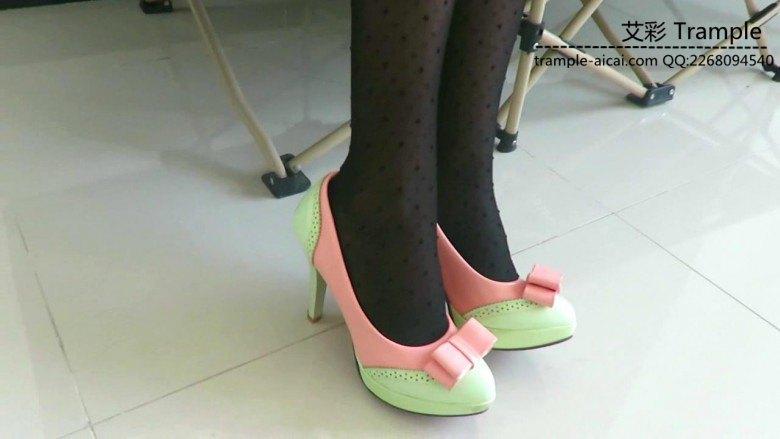 00后晓女主高跟插嘴踩虐人肉地毯鞋榻！足控资源网|爱秀美图