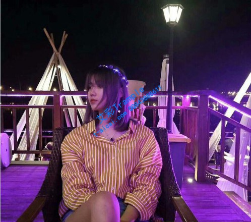 【00后A女主】跪舔美女主帆布鞋底闻臭脚棉袜裸足！足控资源网|爱秀美图