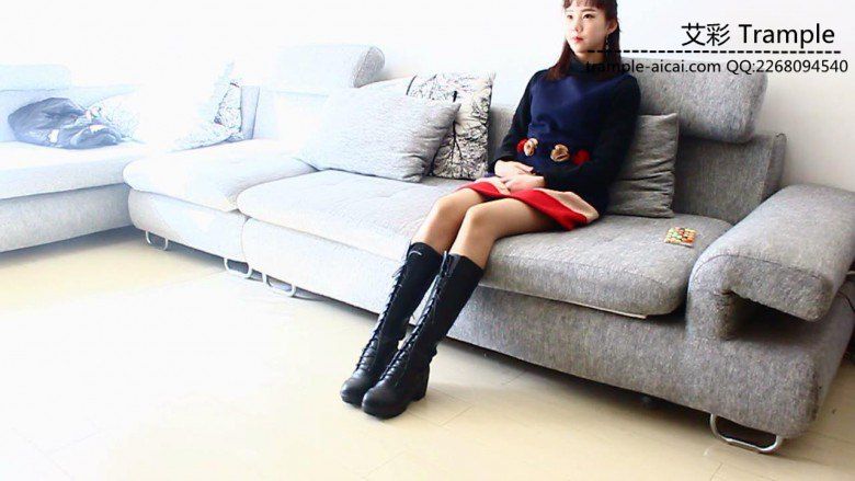 贱狗跪舔00后天使女主长靴被全体重踩下面！足控资源网|爱秀美图