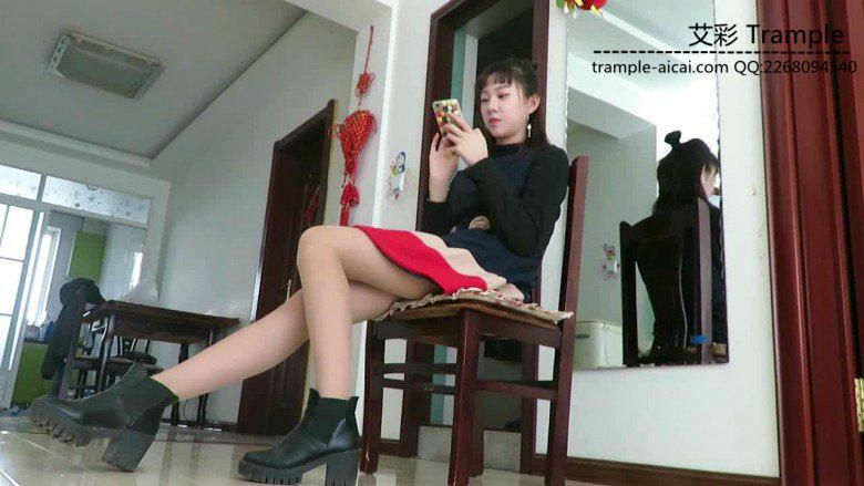 00后天使女主左右扇打贱狗耳光踩头羞辱！足控资源网|爱秀美图