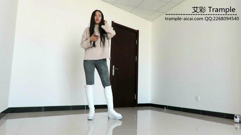 天依女主骑乘贱狗，骑马骑脖子！足控资源网|爱秀美图