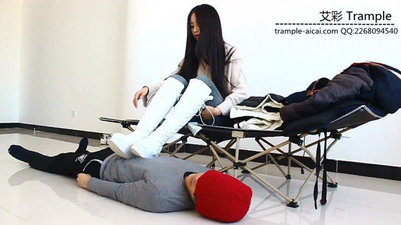 天依女主白靴子棉袜的人体脚踏！足控资源网|爱秀美图