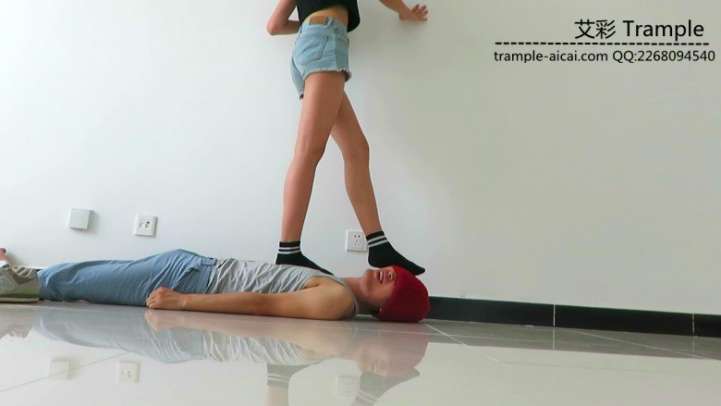 00后天使女主运动装坐身+棉袜踩全身！足控资源网|爱秀美图
