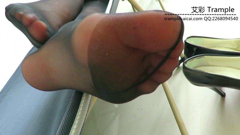 跪舔00后女主熟睡中的黑丝高跟对高跟膜拜！足控资源网|爱秀美图