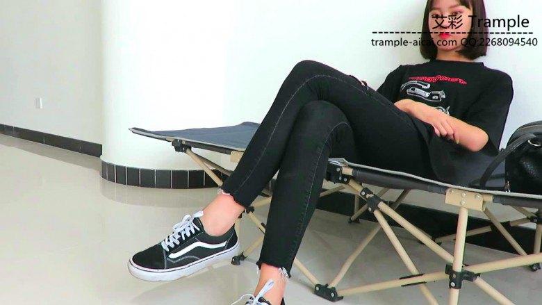 00后女主左手开工打耳光骑跨贱狗！足控资源网|爱秀美图