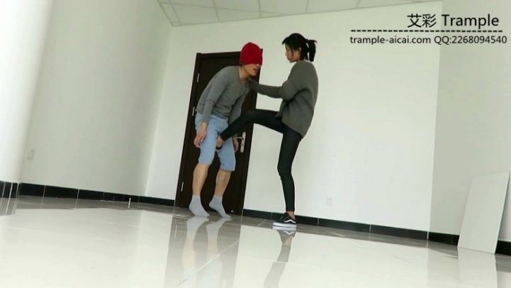 媛媛女主骑乘，踢裆、船袜踩脸！足控资源网|爱秀美图