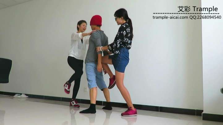 瑶主与闺蜜长靴+高跟+运动鞋玩弄贱狗！足控资源网|爱秀美图