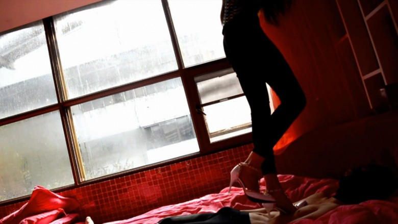 『奴隶岛』—萱萱侧空铆钉细跟踩玩奴隶