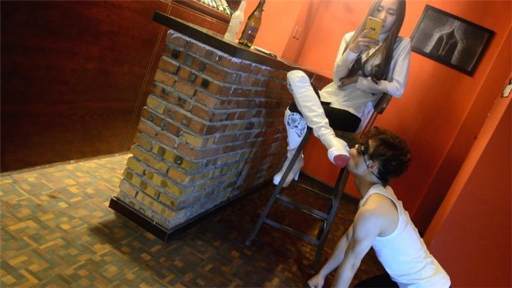 『奴隶岛』—Love&Boot风格白靴调教、踩踏