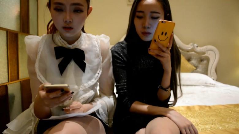 『奴隶岛』—双女王POV裸足舔脚踩踏