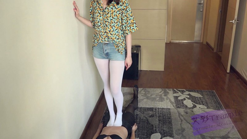 『小妮女女』无情践踏女M，纯虐，胸踩憋，脸变形足控资源网|爱秀美图