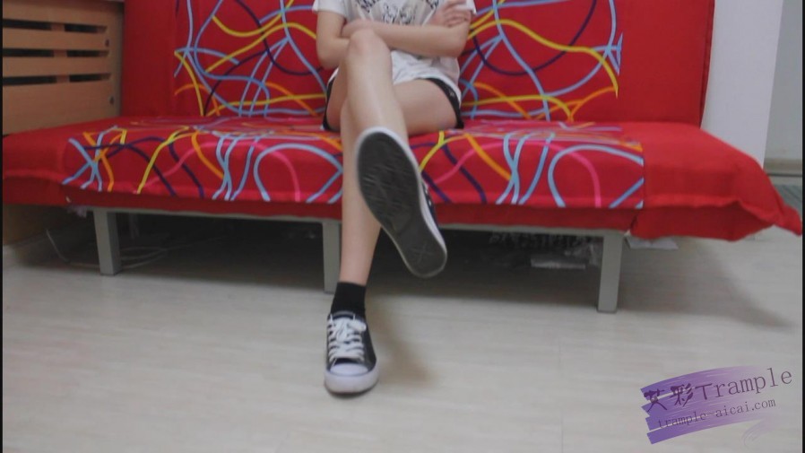 第一视角口水羞辱，贱狗快来舔我吐到鞋袜上的口水足控资源网|爱秀美图