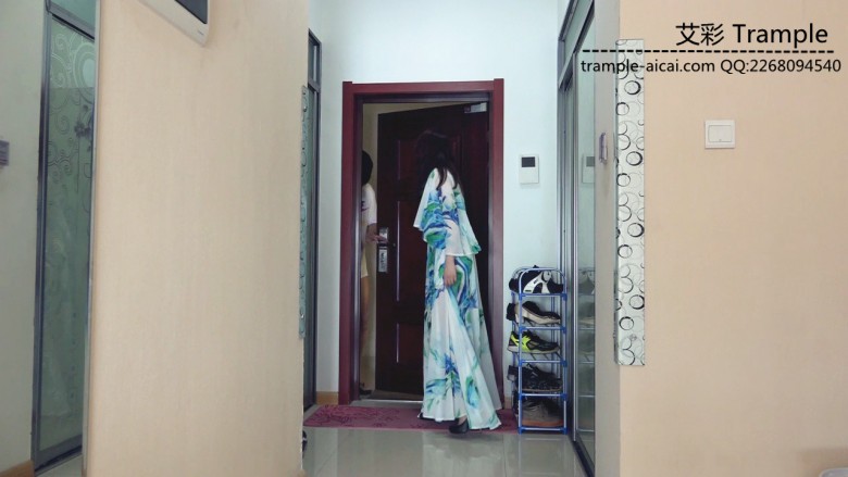 贱男借口家里停水，求邻家女神调教足控资源网|爱秀美图