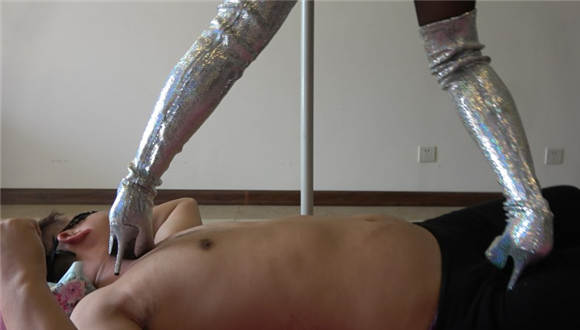 【冷柔】花样踩脖子窒息足控资源网|爱秀美图