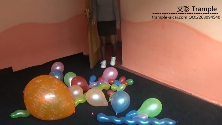 黑丝靴子踩气球2足控资源网|爱秀美图