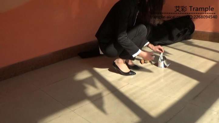 高跟肉丝木板物品粉碎足控资源网|爱秀美图