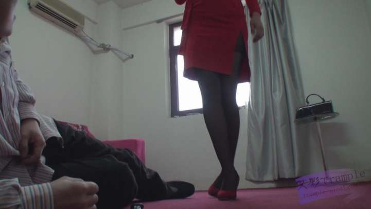 红衣女杀手的任务—含高抬腿踩脖子吐血足控资源网|爱秀美图