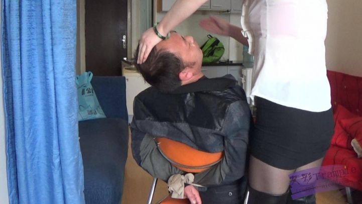 挟持美女秘书反被虐。足控资源网|爱秀美图