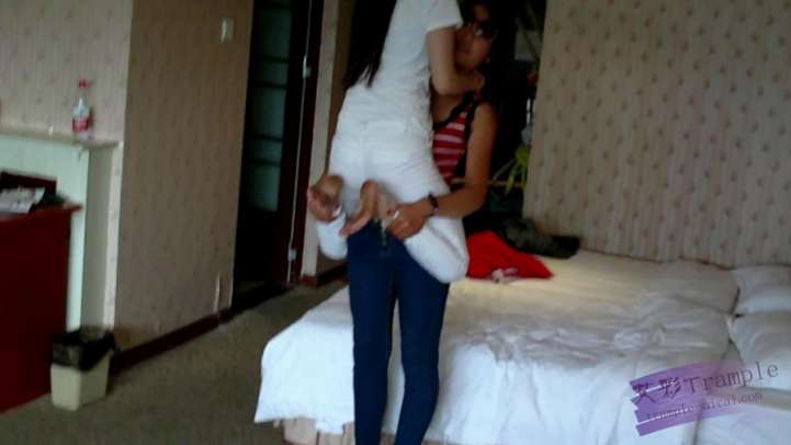 丽莎小薇坐腿抗抱足控资源网|爱秀美图