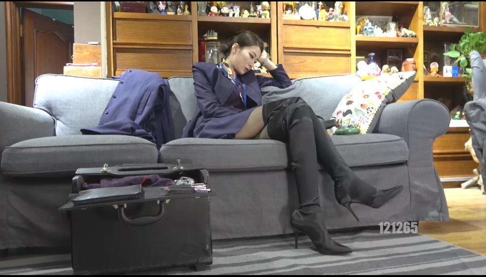 [视频] K&M 170-晓敏脱掉长靴释放原味黑丝