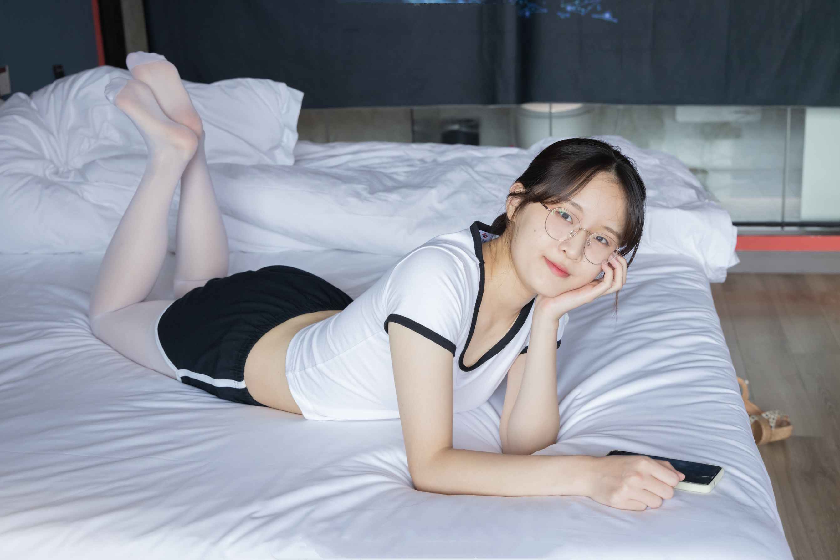 [袜啵啵]积分限定作品 NO.004 熊熊-板鞋、白棉袜、白丝（花絮版）