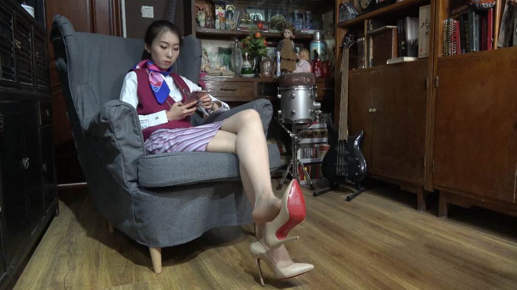 [视频] K&M 266-空乘沙发制服肉丝挑鞋