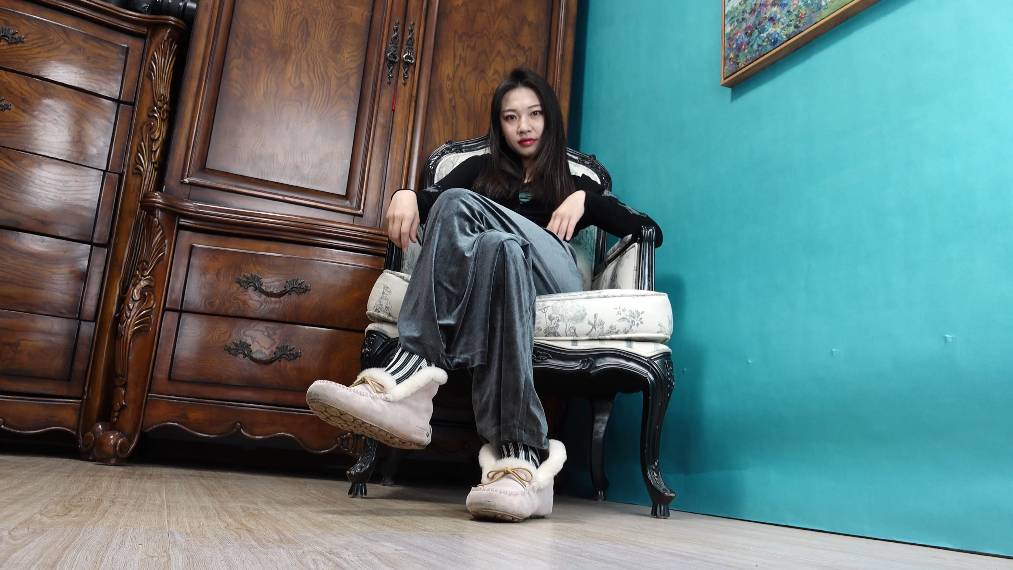 [视频] A&F 017-王琳琳展示她的性感的脚丫(棉袜+裸足)