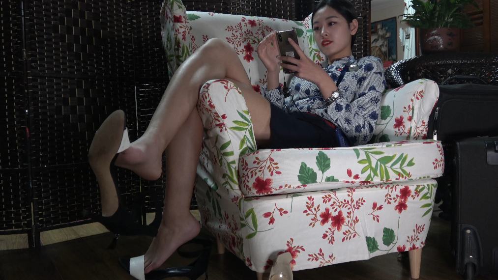 [视频] K&M 273-Cuihanyu 制服裸足长靴足秀